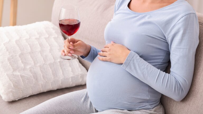 is a glass of red wine healthy during pregnancy